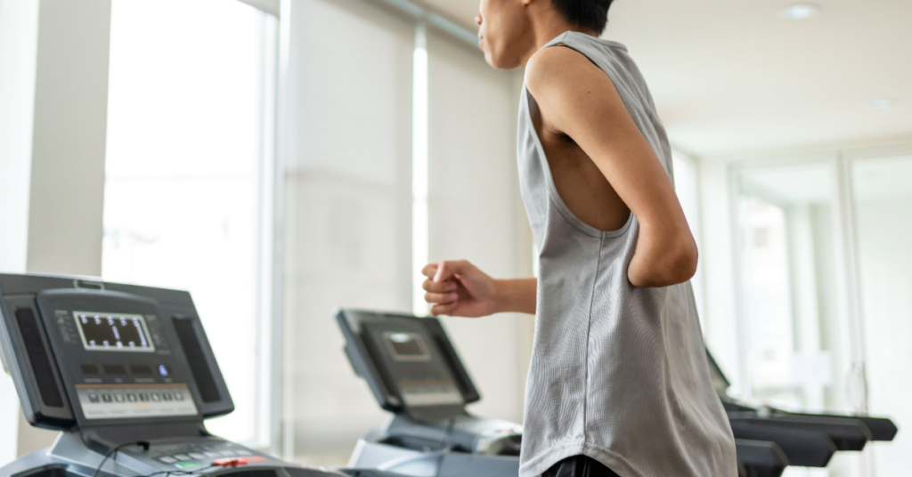amputee with missing arm in the gym